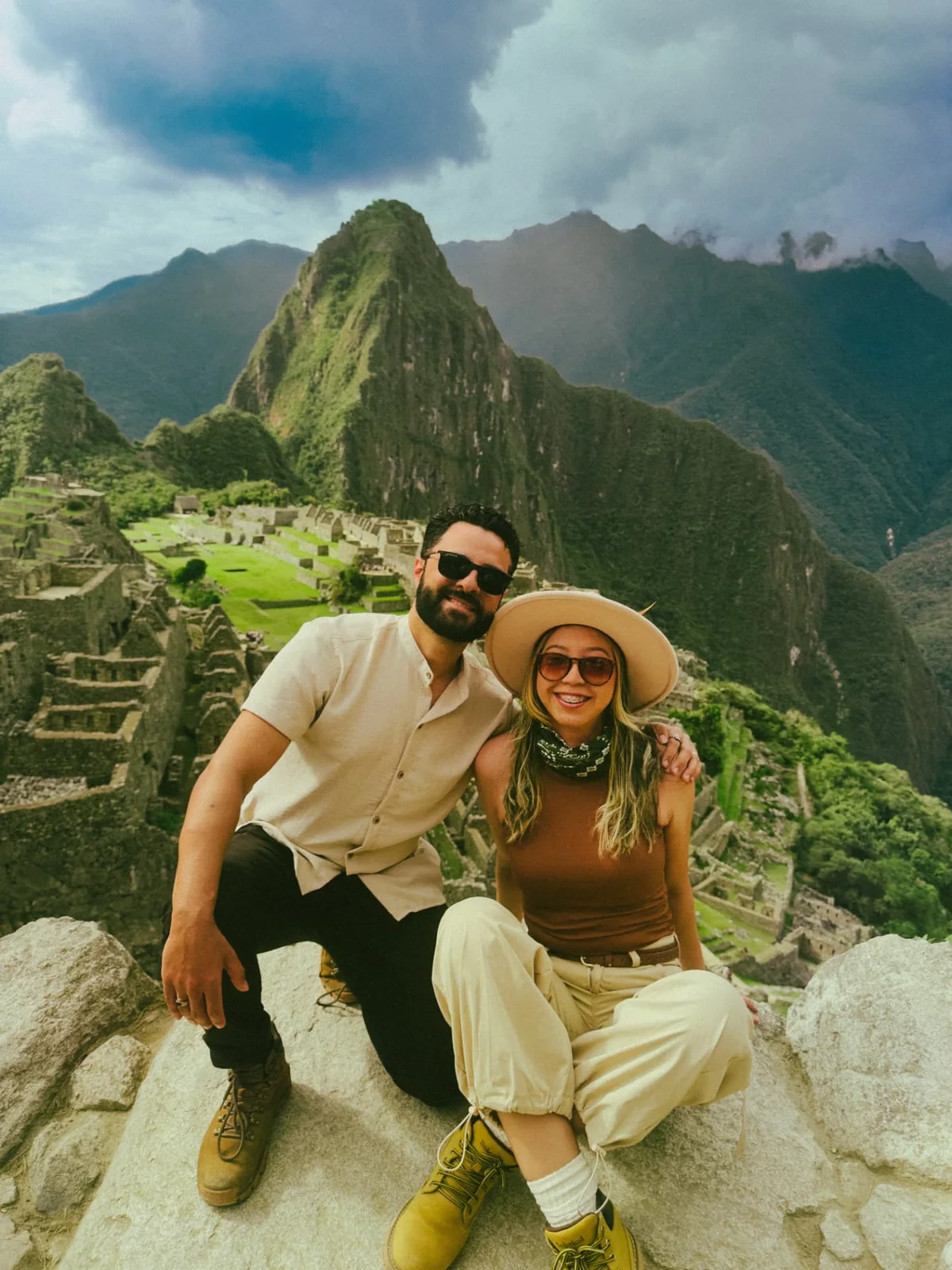 Ari e Diego juntos em Machu Picchu, no Peru
